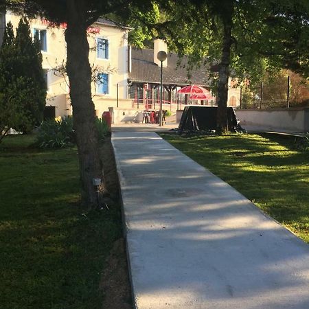 La Table Des Bons Peres Hotel Bislée Екстериор снимка